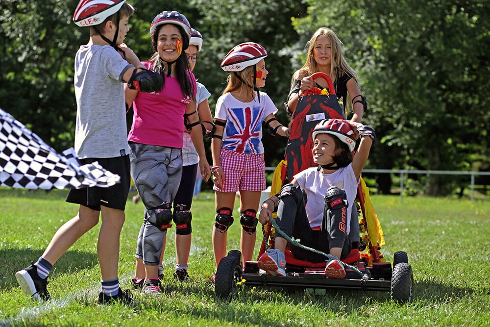 Education jeu rallye de push cars en auvergne